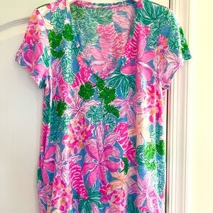 Like new Lilly Pulitzer Etta Vneck Tee